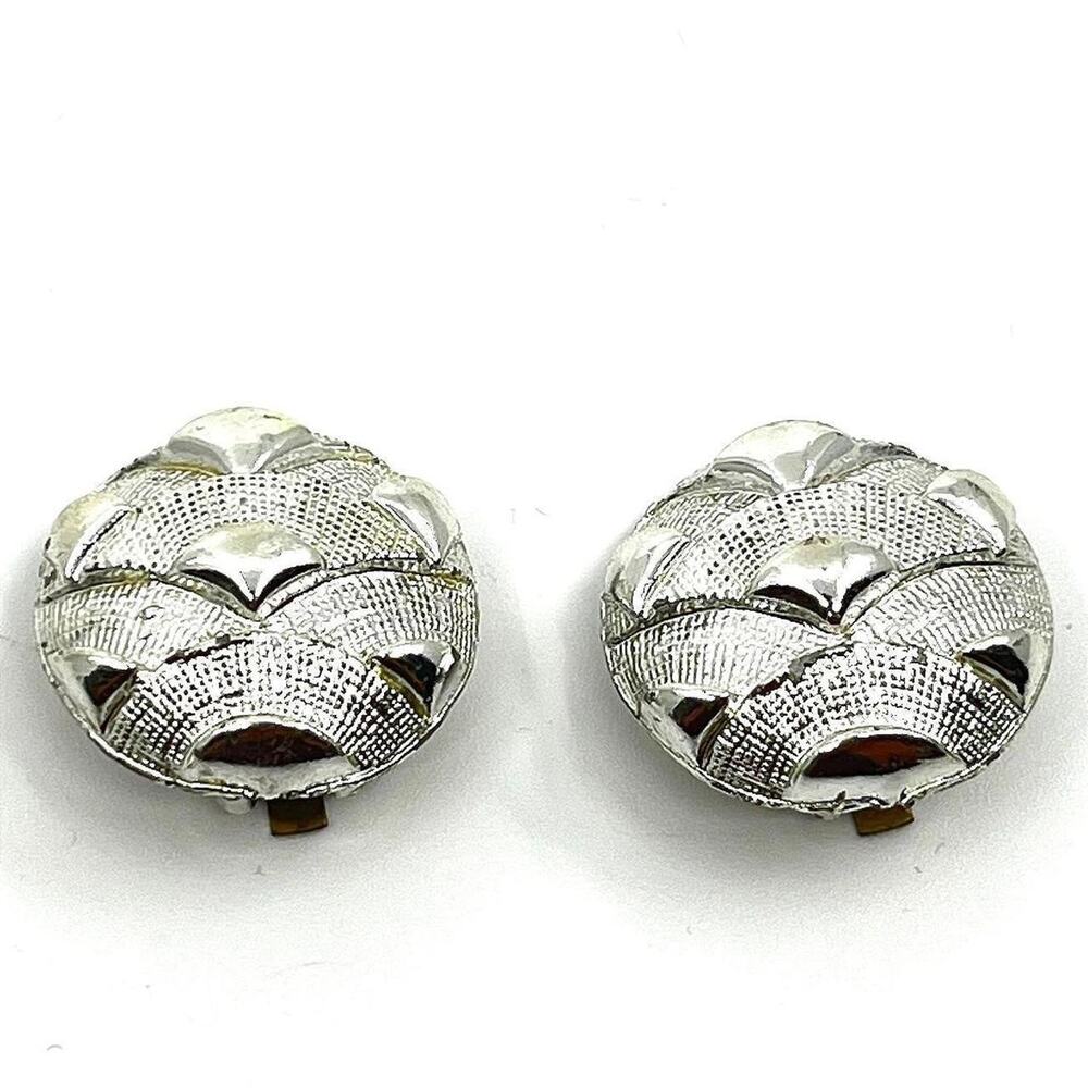 Vintage silver tone textured dome